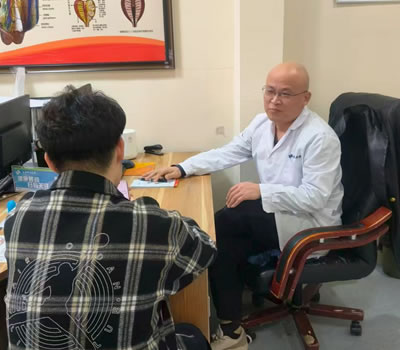 德宏傣族景颇族自治州|男科医师高朋磊：守护男性健康，专业男科诊疗